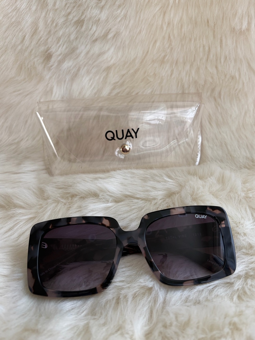 Quay Australia- Total Vibe Sunglasses